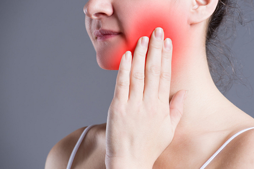 牙龈肿痛是什么引起的